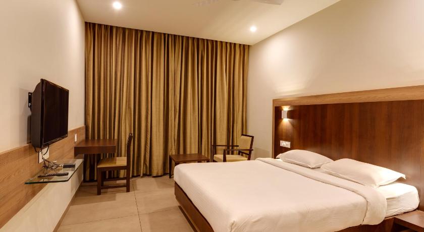 Hotel Classic Mid Town , Kolhapur