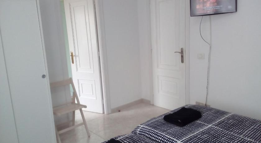 Image of Twin Room with Private Bathroom 7