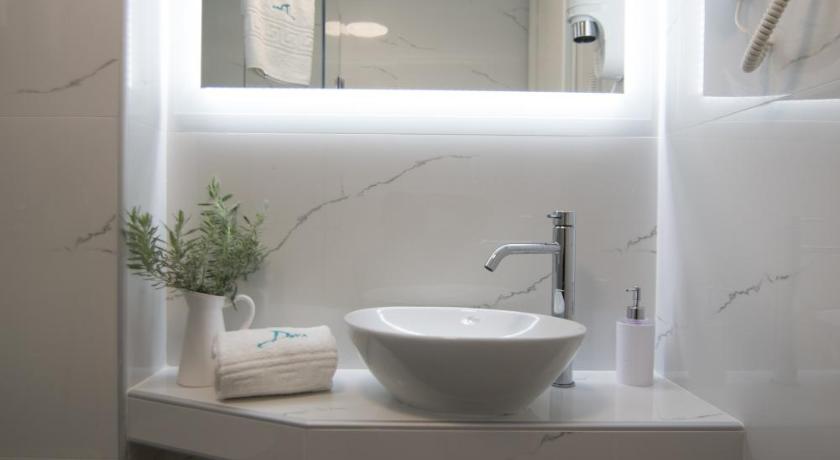 Image of Superior Triple Room with Sea View 16