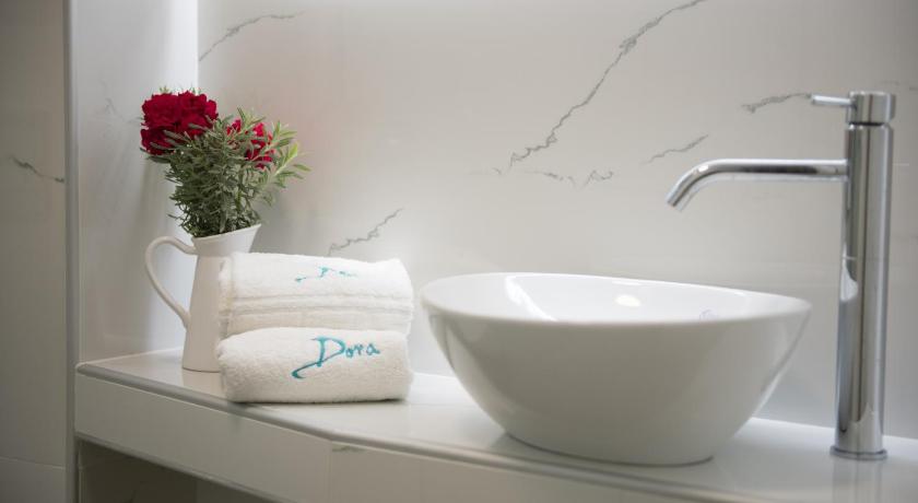 Image of Triple Room with Garden View 11