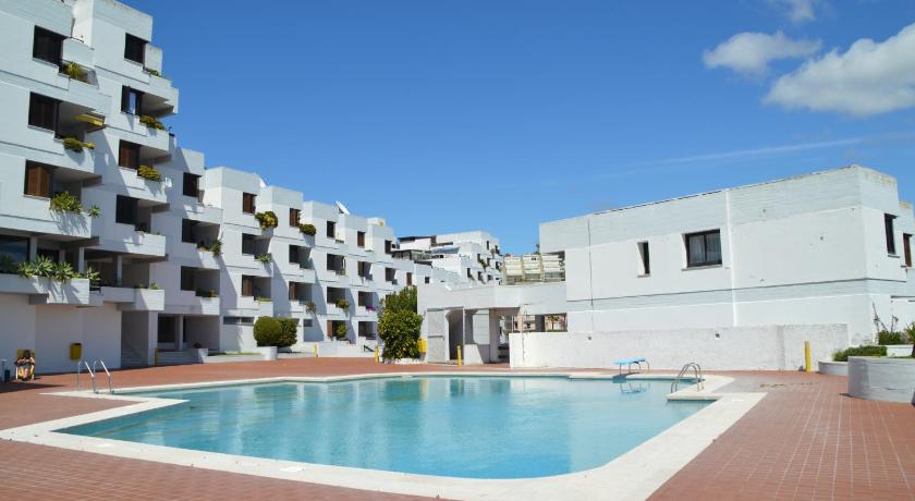 Amazing Beach & Pool Apartment with Garden