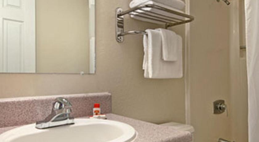Super 8 By Wyndham Sacramento/Florin Rd photo