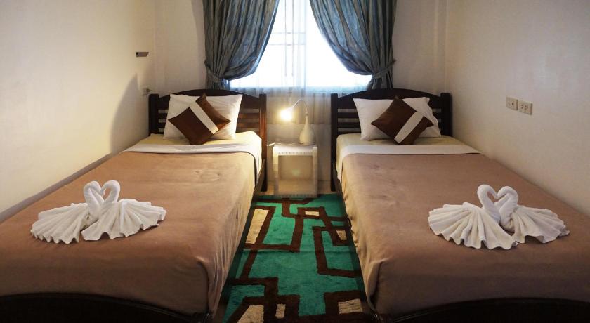 Image of Superior Family Room 6