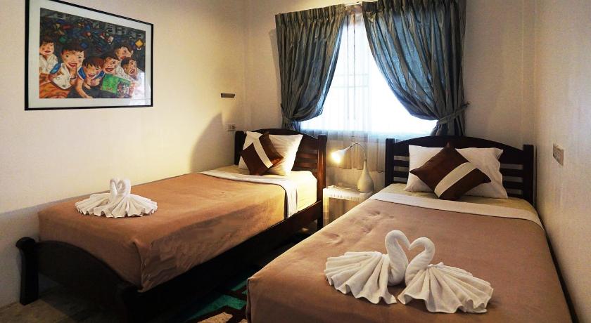 Image of Superior Family Room 13