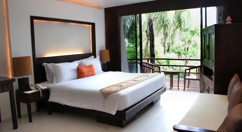 Image of Safari Deluxe 0