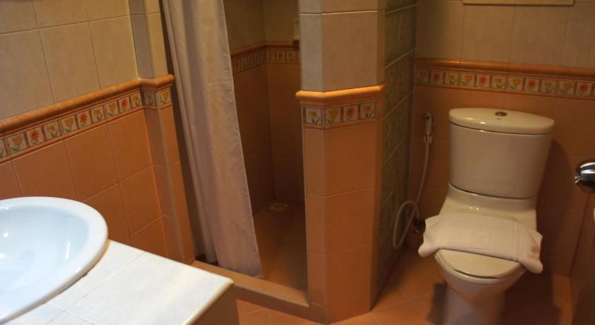 Image of Contemporary Thai Deluxe 9