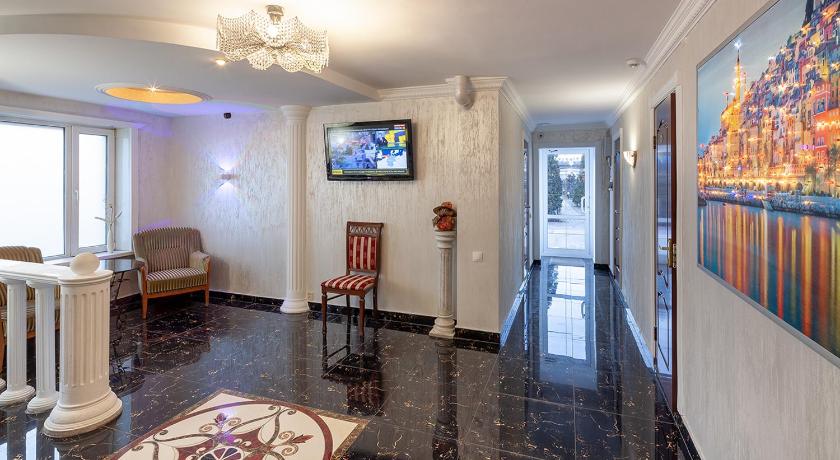 Garden Hotel photo