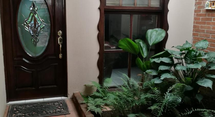 Casa familiar La Arboleda — Hotel in Guatemala City