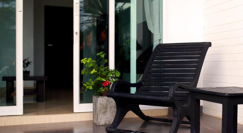 Image of One-Bedroom Suite with Pool Access 14
