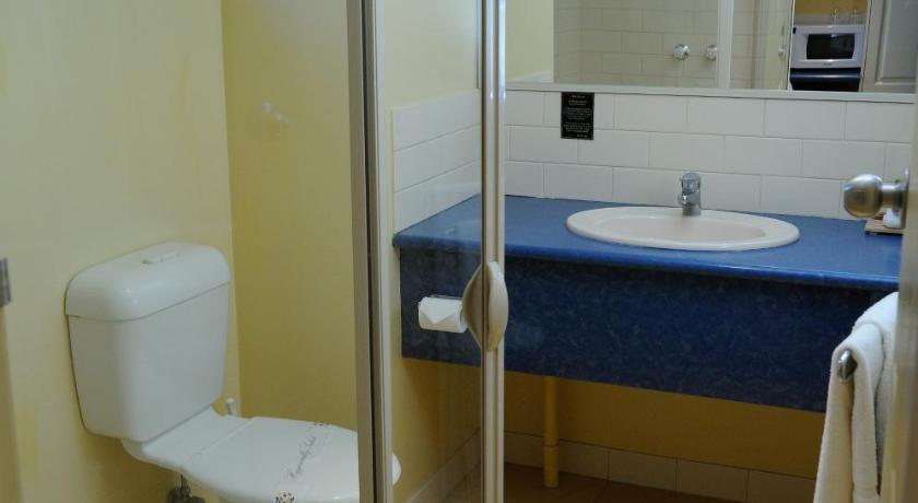 Ashmont Motor Inn photo