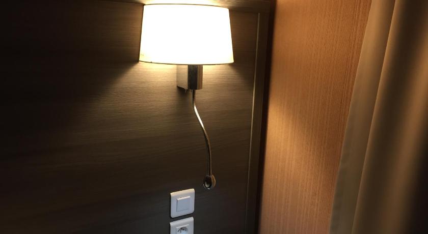L'Hotel de l Avenue Tarbes - image 13