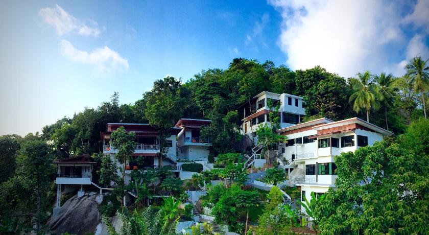 a small town with houses and trees, Balcony Villa. in Ko Tao