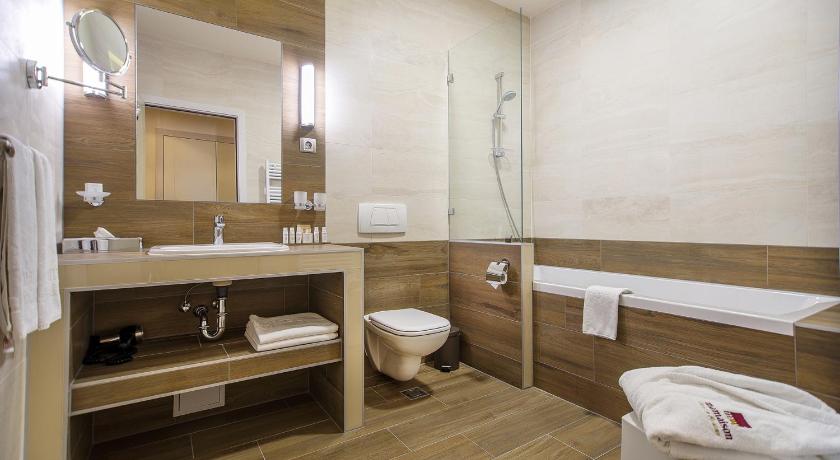 Image of Deluxe Triple Room 6