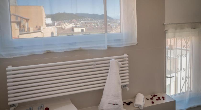 Image of Double or Twin Room with Private External Bathroom 10