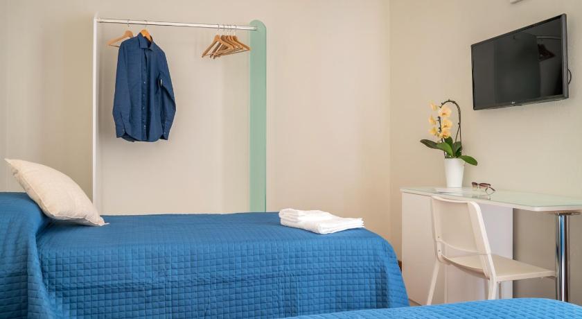 Image of Double or Twin Room with Private External Bathroom 9