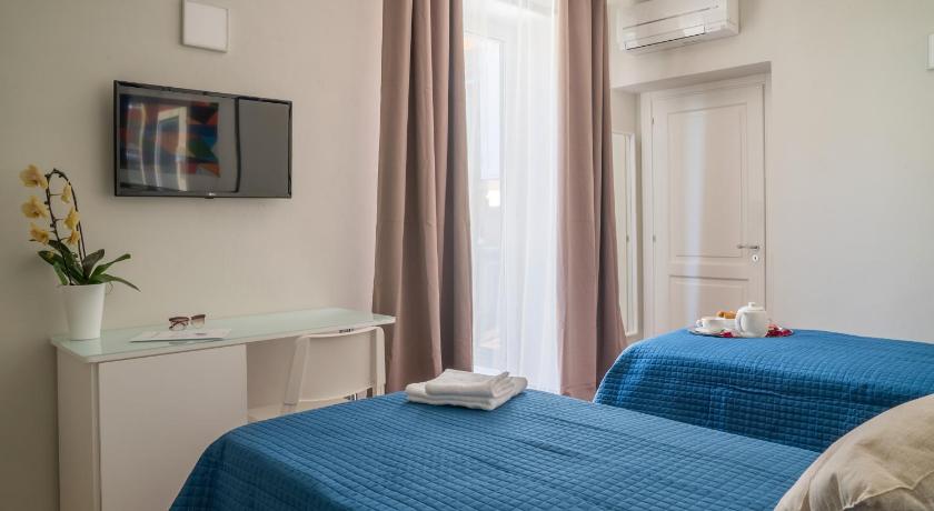 Image of Double or Twin Room with Private External Bathroom 7