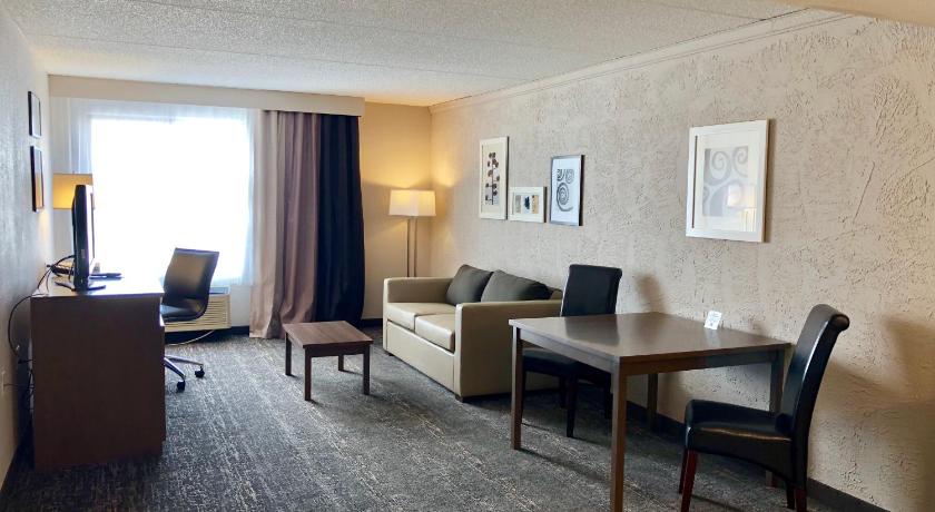 Country Inn & Suites by Radisson Mt. Pleasant-Racine West WI