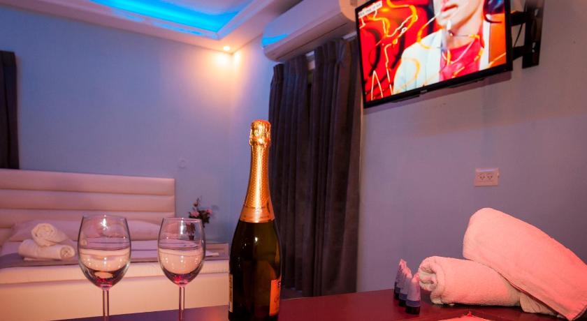 Image of King Suite With Spa Bath 4