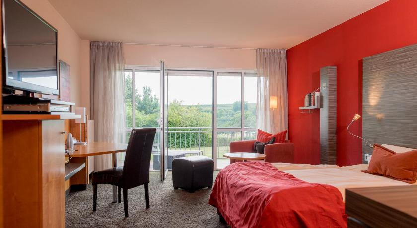 Superior-Apartement, sep. building 300m from the main building (Superior-Apartement, sep. building 984 ft from the main building) attēls 1