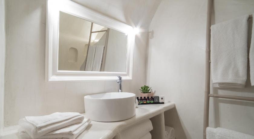 The Globe Suites Villa photo