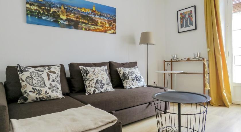 Living-Sevilla Feria — Hotel in Seville
