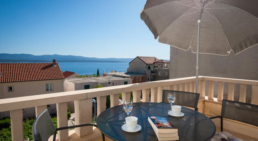Ratac Apartments Bol — Hotel in Brac Island