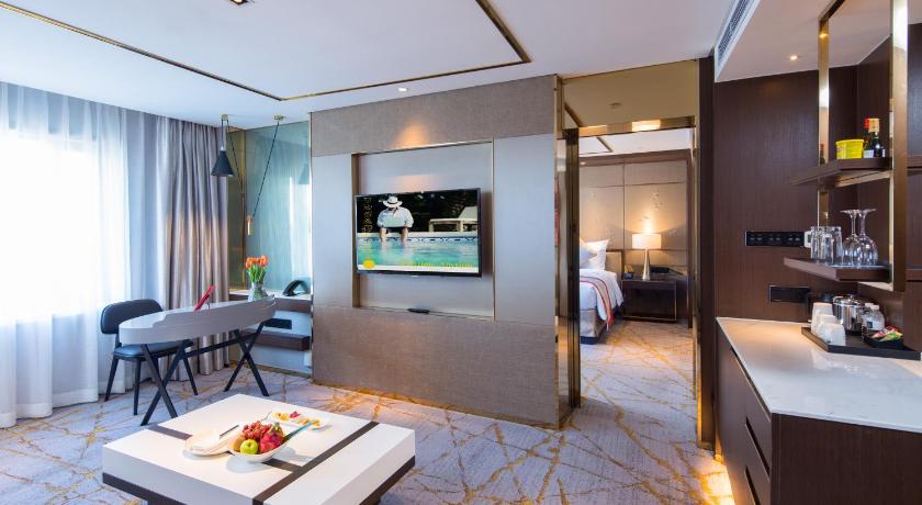 Image of Deluxe King Suite 0