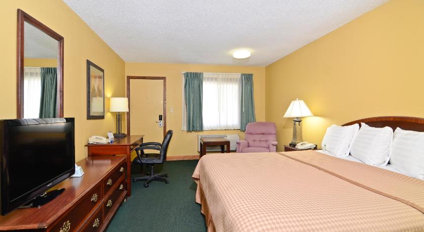 Americas Best Value Inn Iola photo