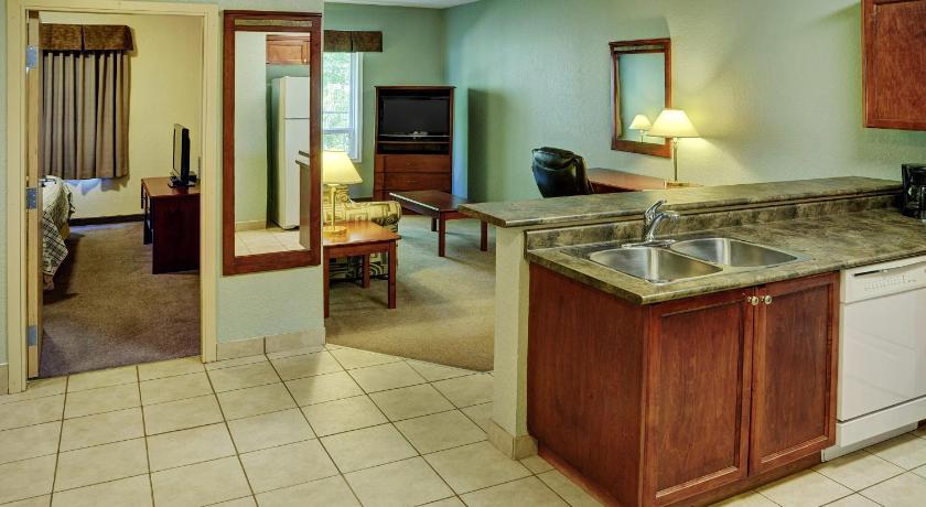 Lakeview Inns & Suites - Chetwynd