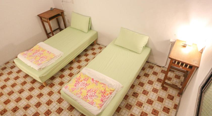 Image of Twin Room with Shared Bathroom - Mixed 4