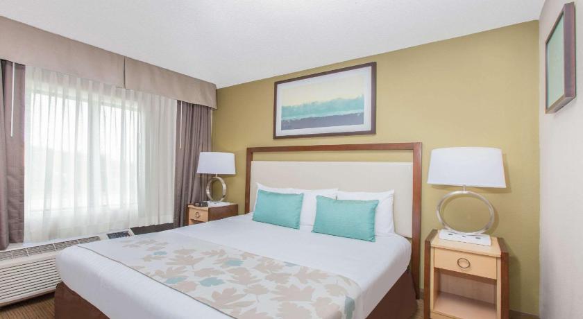 Hawthorn Suites by Wyndham Midwest City Tinker AFB