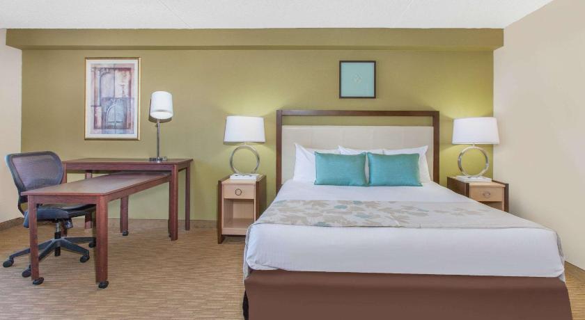 Hawthorn Suites by Wyndham Midwest City Tinker AFB