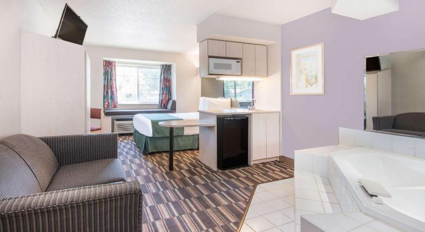 Microtel Inn & Suites by Wyndham Claremore