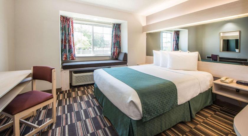 Microtel Inn & Suites by Wyndham Claremore