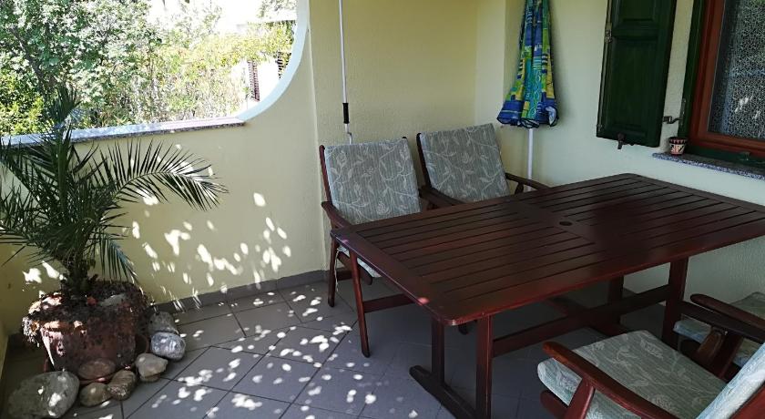 Apartment Matea - 20m from the beach photo