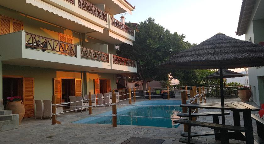 Ninemia Residence — Hotel in Tolo