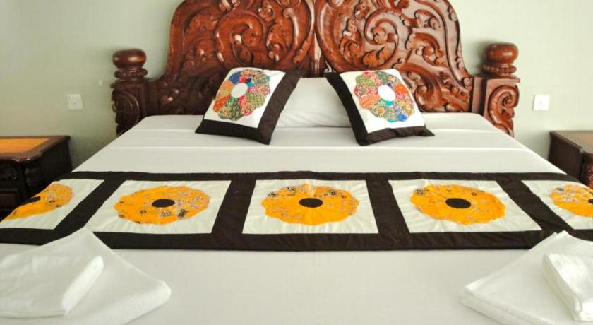 Image of Deluxe Double Bedroom 9