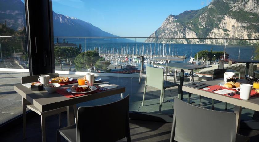 Hotel Riviera — Hotel in Riva Del Garda