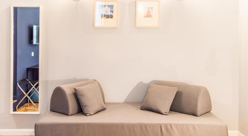 Image of Deluxe Triple Room 7
