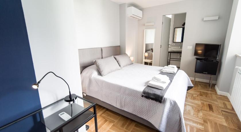 Image of Deluxe Room 3
