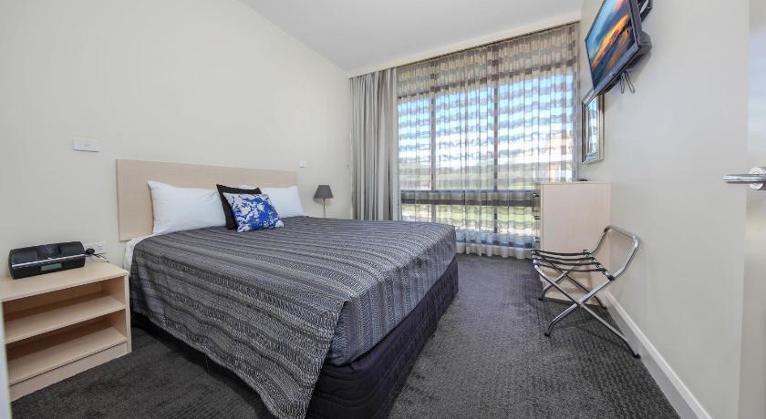 Belconnen Way Hotel & Serviced Apartments