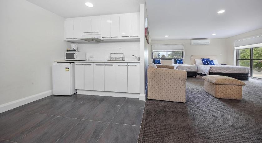 Belconnen Way Hotel & Serviced Apartments