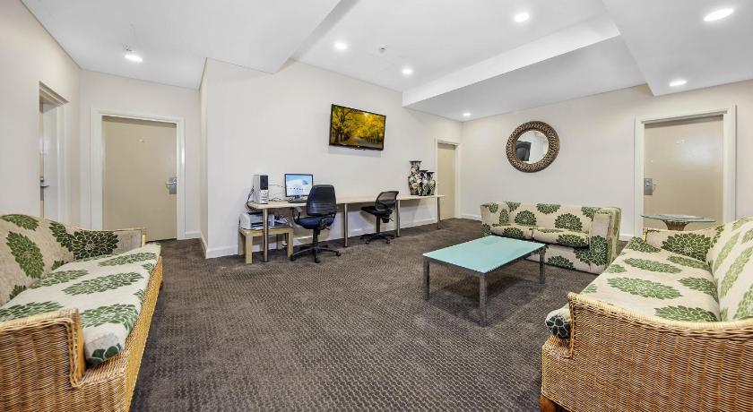 Belconnen Way Hotel & Serviced Apartments