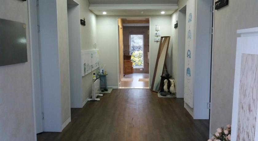Double Room with Private Bathroom, Bookmark Guesthouse in Jeju