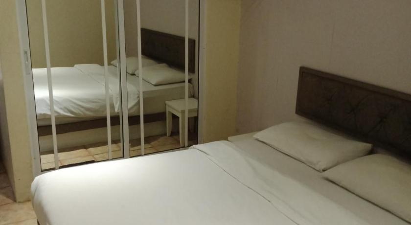 Image of Standard Queen 4