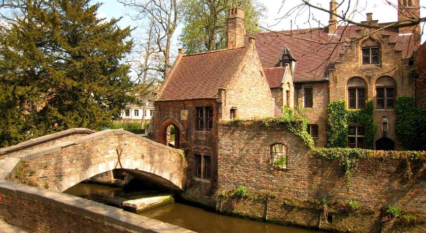 Guest House Nuit Blanche — Hotel in Bruges