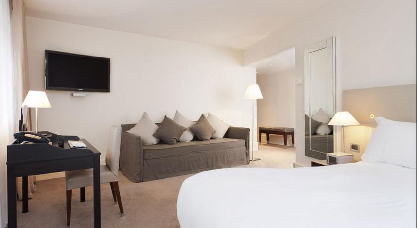 Image of Junior Suite Couture 8