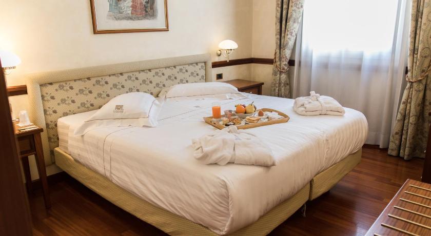 Phi Hotel Dei Medaglioni photo