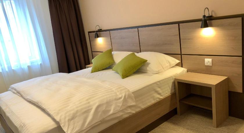 Nueva Park — Hotel in Brasov