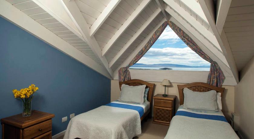 Image of Three-Bedroom Bungalow (6 adults) 4